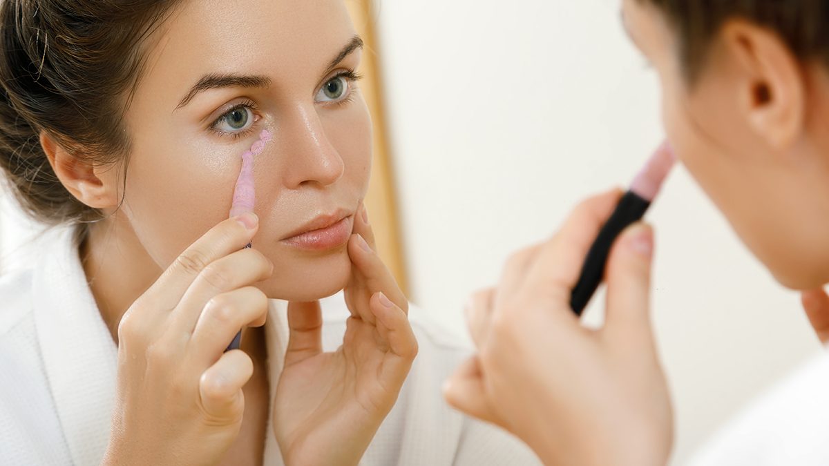 Corrector morado: por qué debes incluirlo en tu rutina de maquillaje