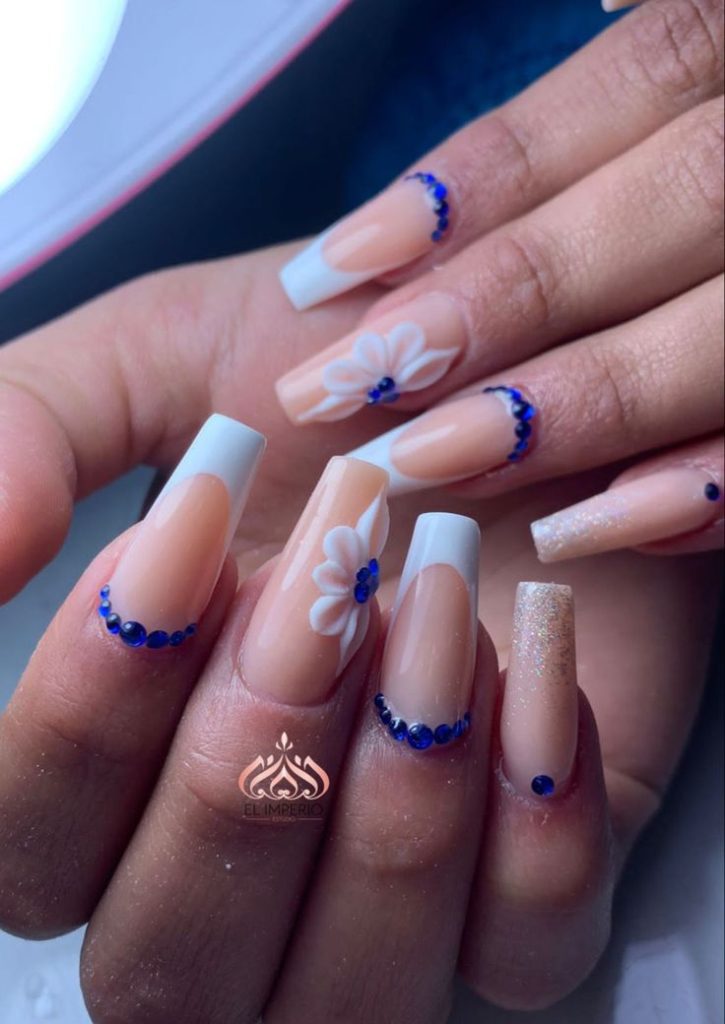 ideas de manicuras que se inspiran en uñas con flores