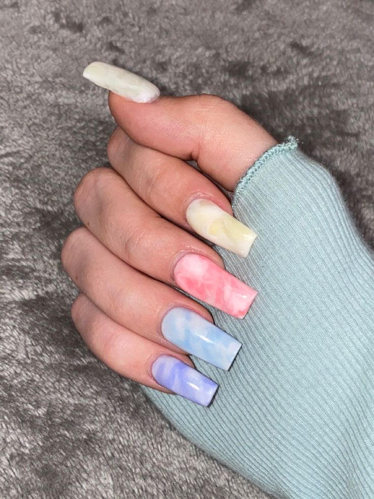 Toma nota de estos diseños de uñas acrílicas