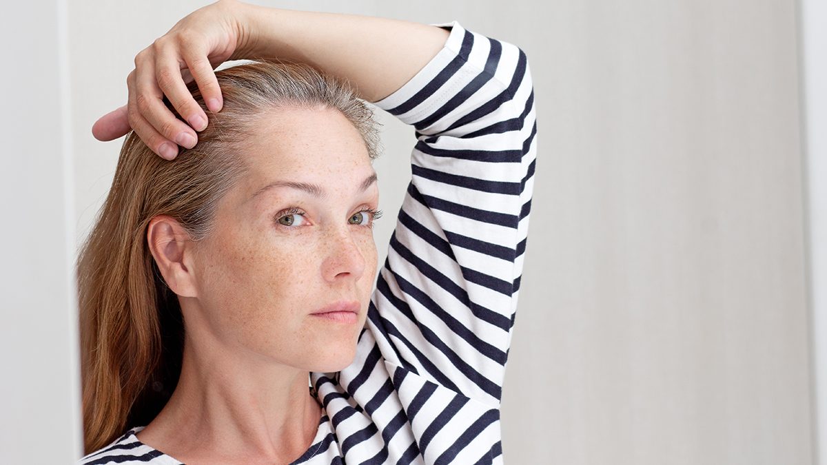 Cómo disimular canas con tinte: los mejores trucos de experto