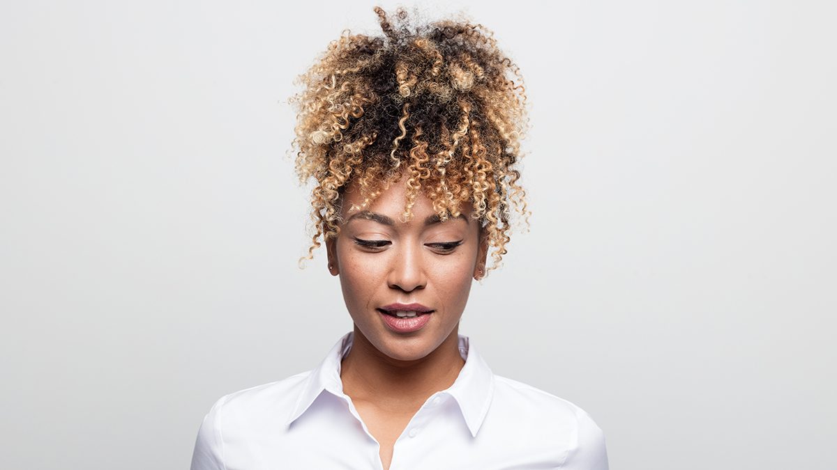 Tengo el pelo oscuro y quiero mechas rubias: las mejores 8 ideas