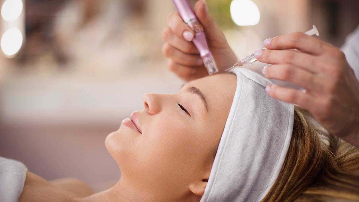 Qué es el microneedling, para qué sirve, ventajas y sus contraindicaciiones