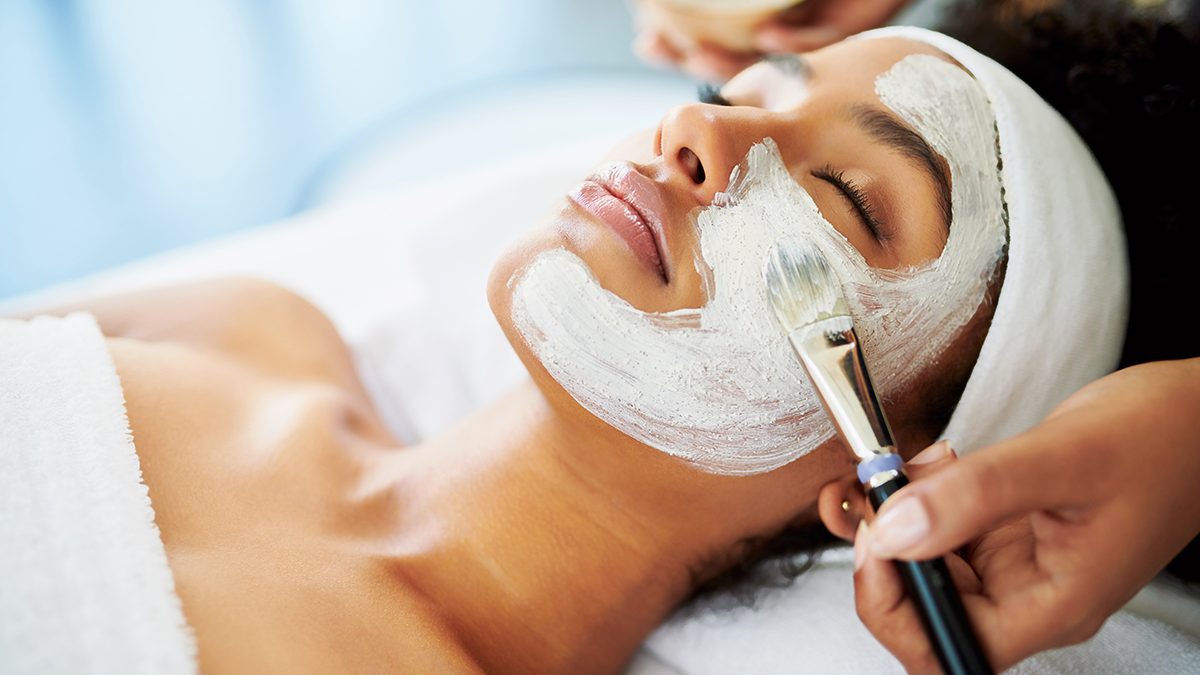Peeling químico: qué es y cómo puedes hacerlo en tu casa en 2026