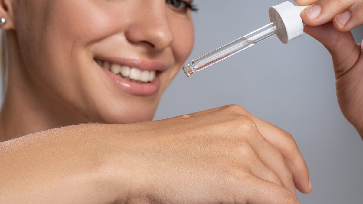 Por qué usar un sérum antimanchas en tu rutina de cuidado facial en 2026
