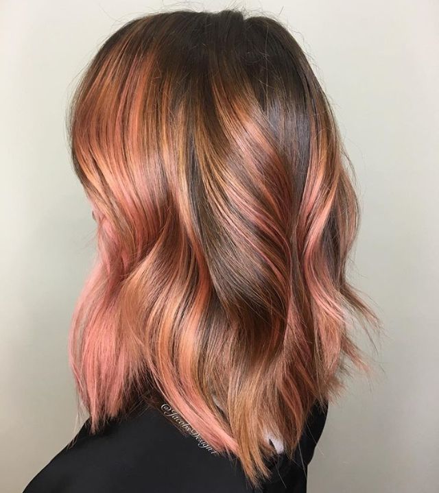 Presume de un look diferente con las mejores ideas para tintes rosa gold