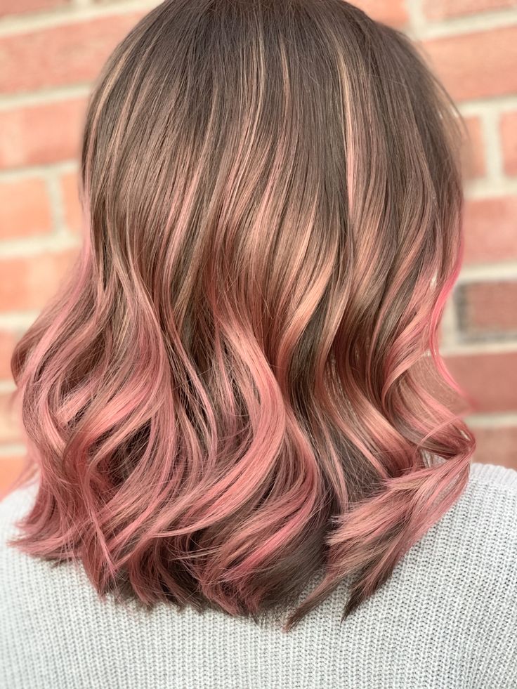 Presume de un look diferente con las mejores ideas para tintes rosa gold