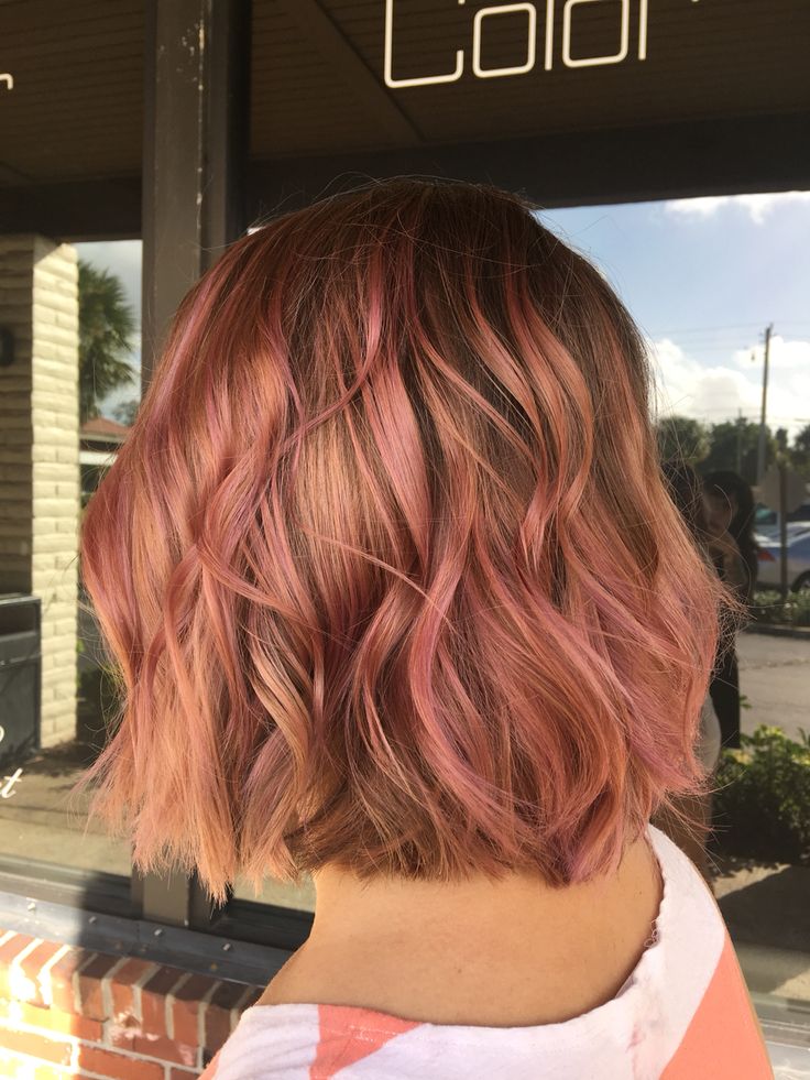 Presume de un look diferente con las mejores ideas para tintes rosa gold