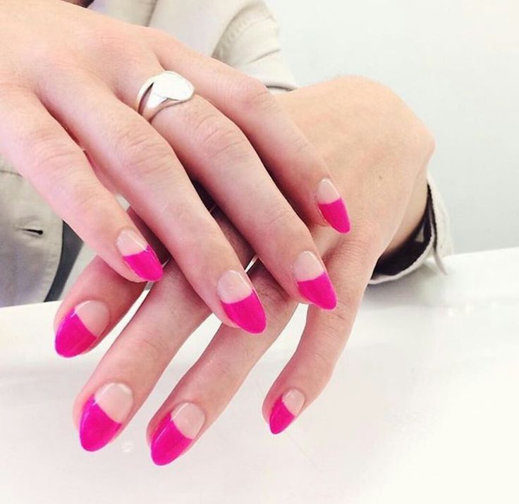 Atenta a las mejores ideas de manicura fucsias y blancas