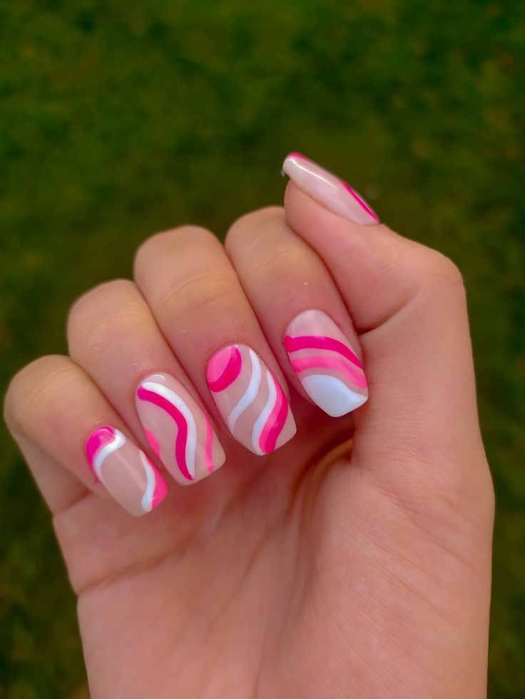 Atenta a las mejores ideas de manicura fucsias y blancas
