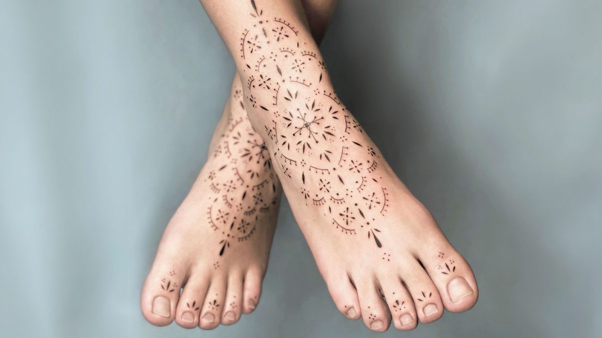 Inspírate con estas ideas de tatuajes en tobillos y pies