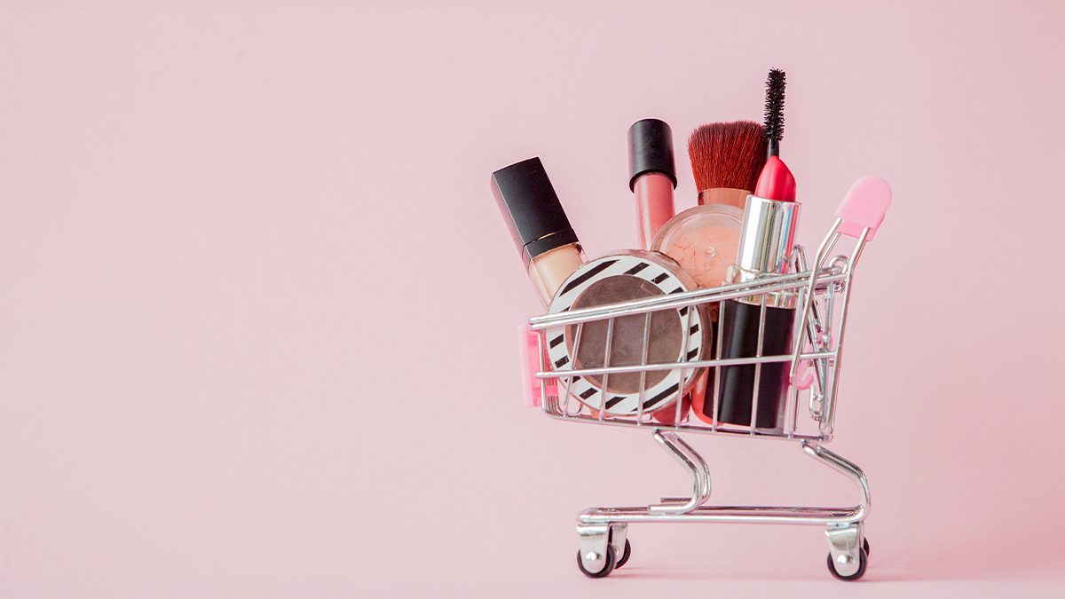 Síntomas y señales de que eres alérgica al maquillaje (y deberías tener en cuenta)