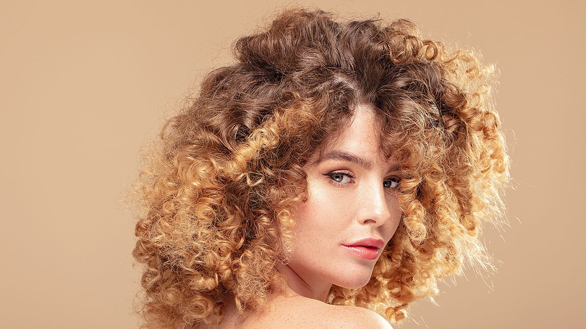 Pelo rizado: ¿cuál es el mejor flequillo para mí según expertos?