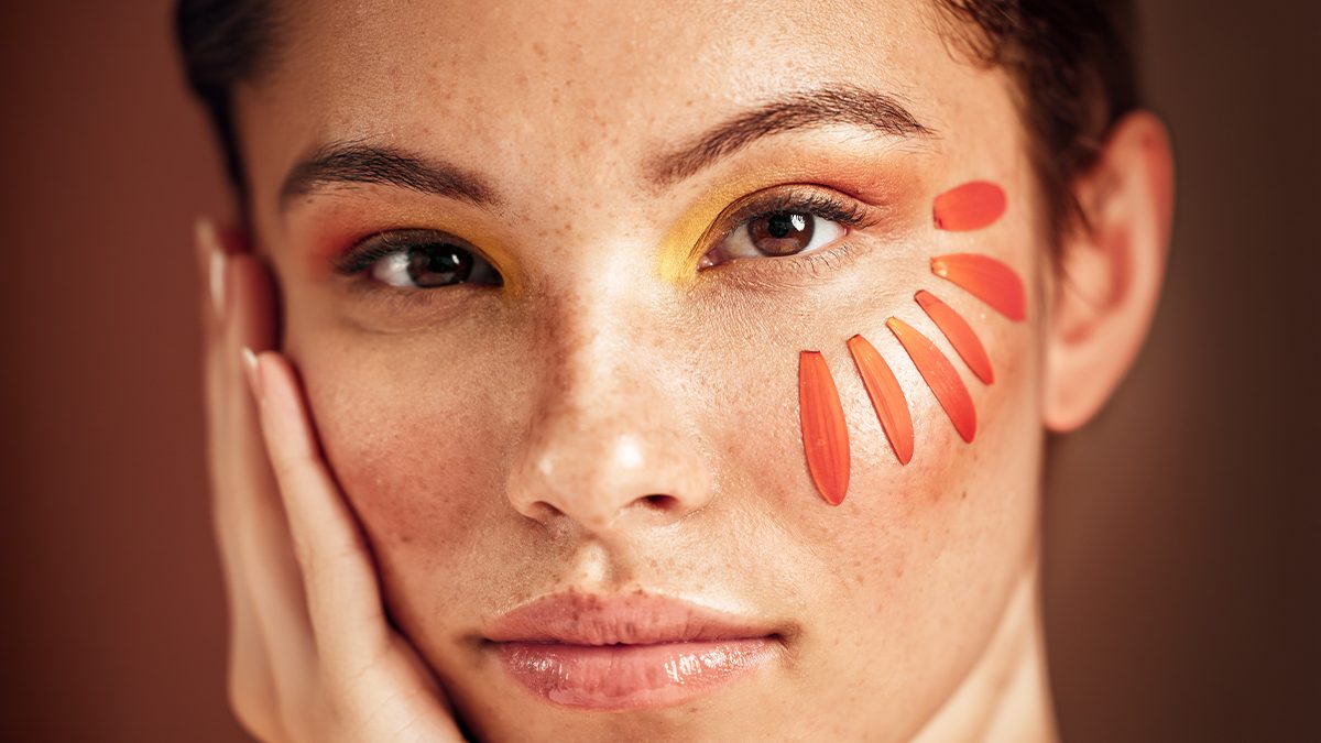 El mejor precio para un maquillaje completo que encontrarás en las rebajas de verano según expertos