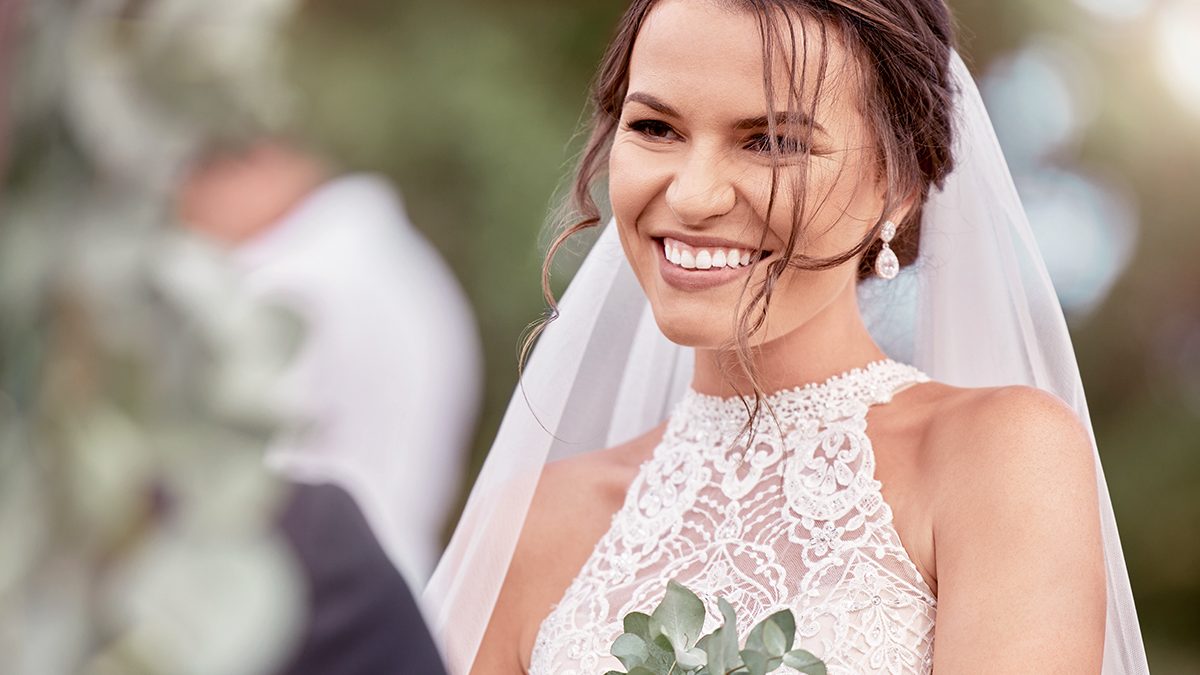 Si tienes el pelo corto, estos son los mejores peinados para una boda