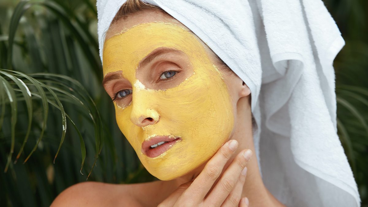 Los mejores remedios caseros para eliminar las arrugas faciales profundas (y las mejores cremas)