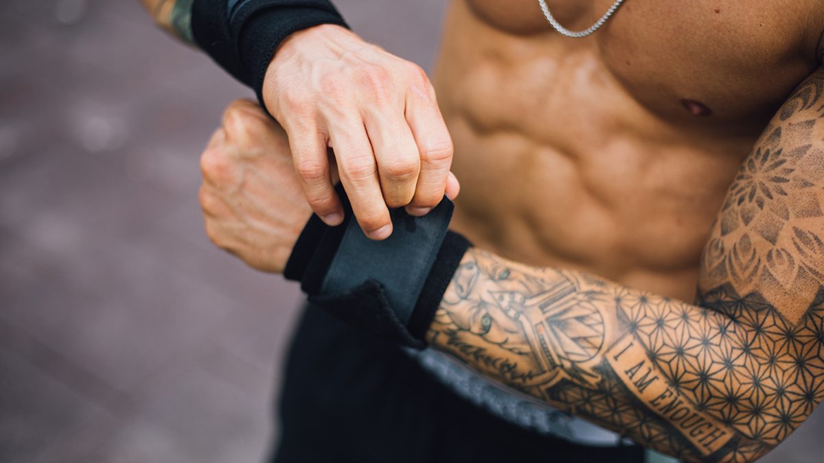 Lo que necesitas saber si quieres entrenar con un tatuaje recién hecho