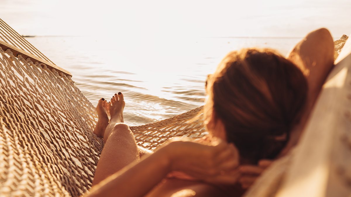 Si vas a hacer topless en la playa, estos son los cuidados que necesitan tus pechos