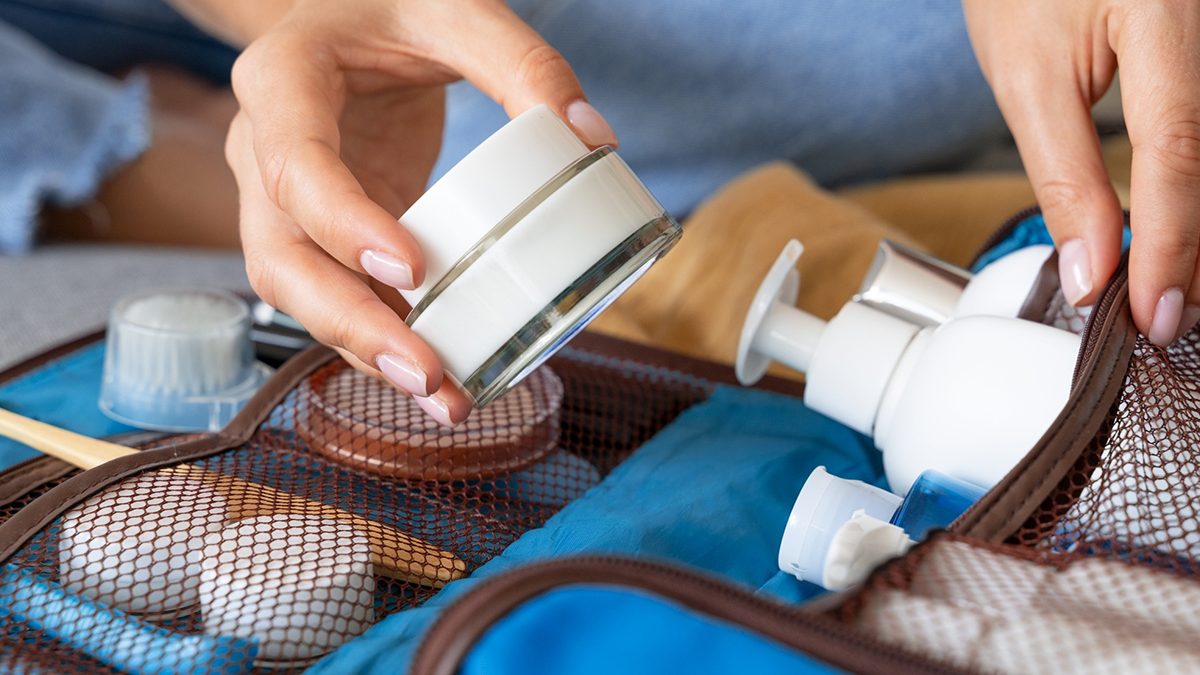 Los mejores trucos y consejos: cómo llevar productos de cosmética en la maleta y no morir en el intento