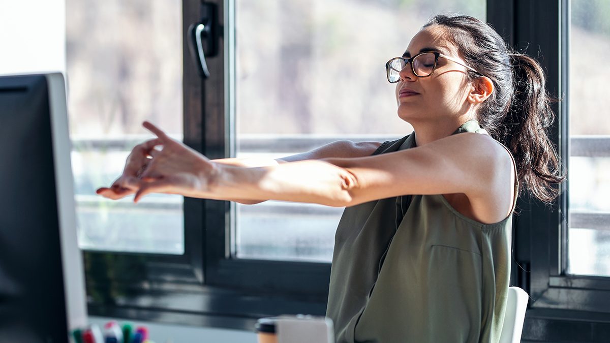 Los mejores y más rápidos estiramientos para hacer en la pausa del trabajo