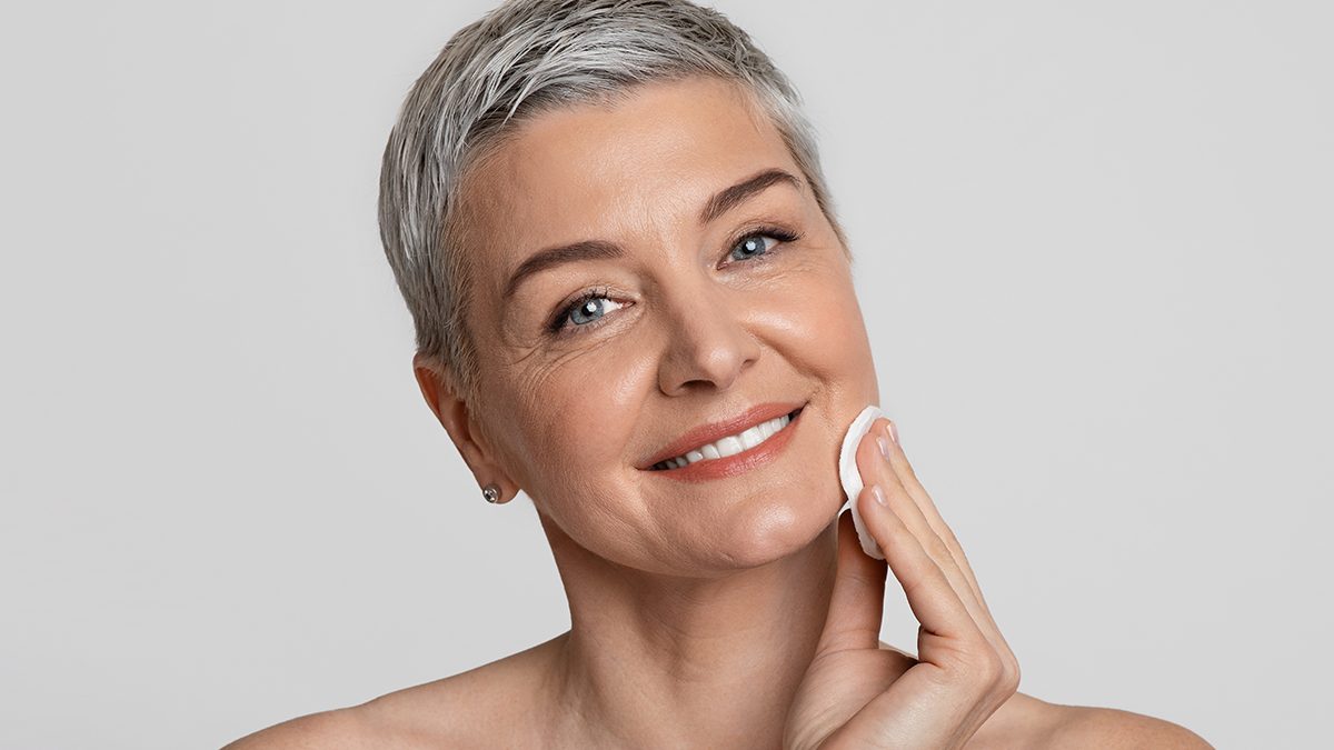 Los mejores limpiadores faciales para pieles de más de 50
