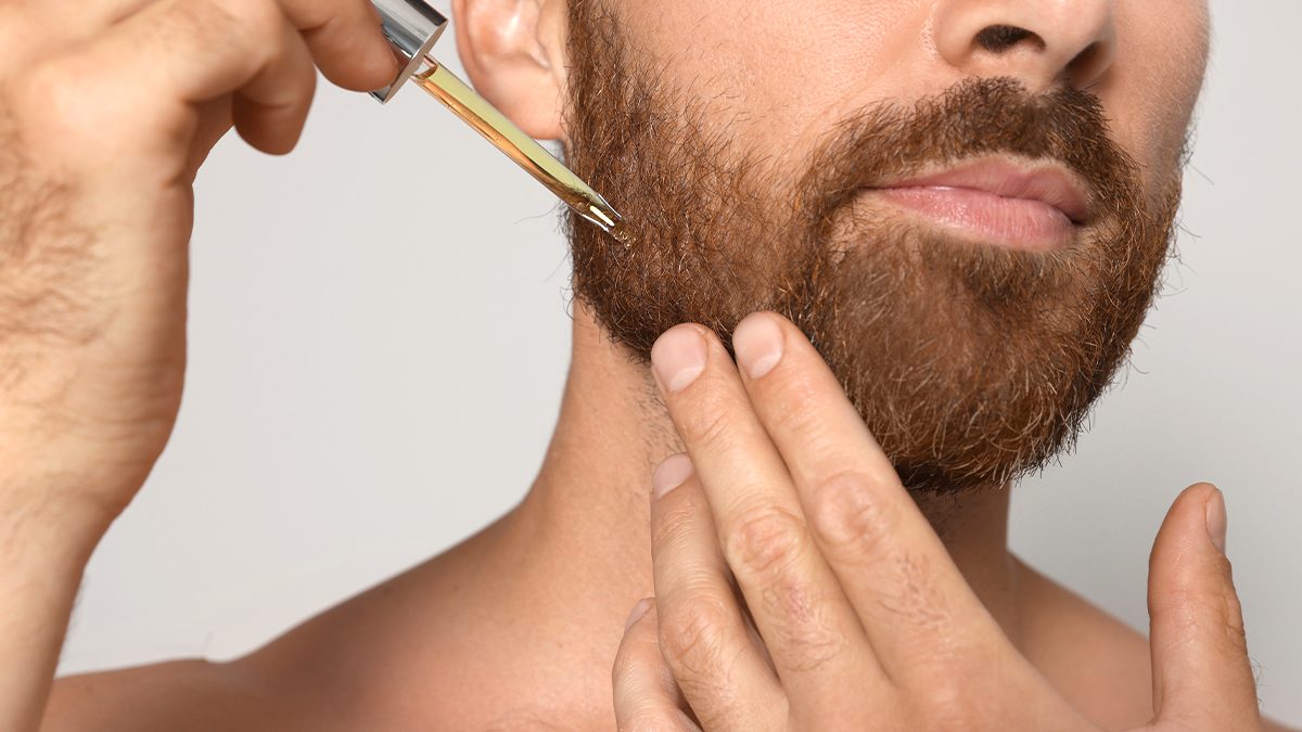 ¿Por qué se pone amarillenta la barba y cómo evitarlo?