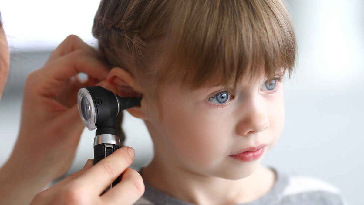 Cómo detectar si un niño o un bebé tiene otitis: qué debemos hacer