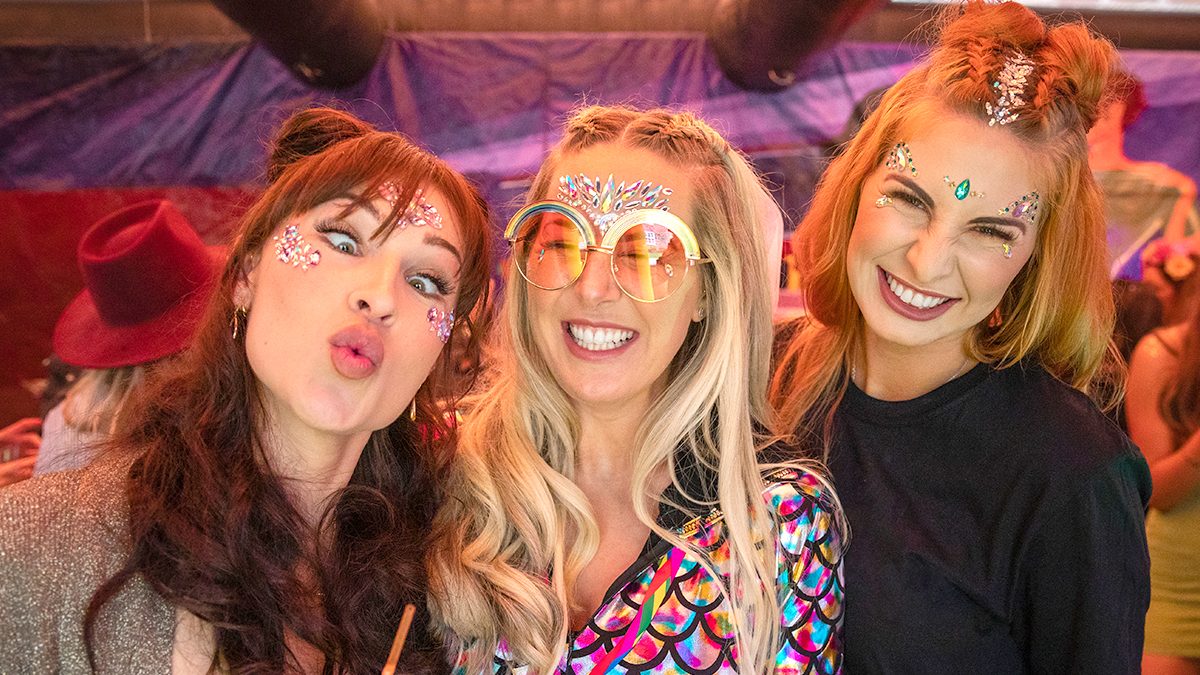 Los 10 mejores productos de maquillaje que no pueden faltar en tu neceser si vas de festival