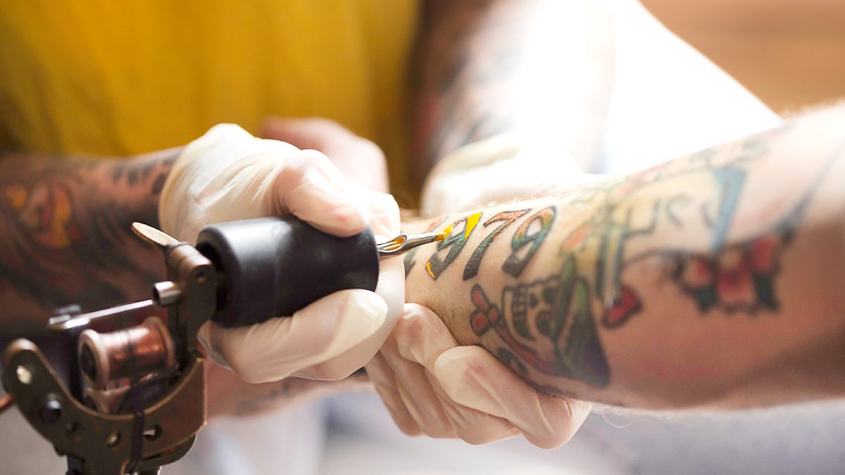 Los tatuadores se han pronunciados: esta es la mejor época para tatuarse y por qué