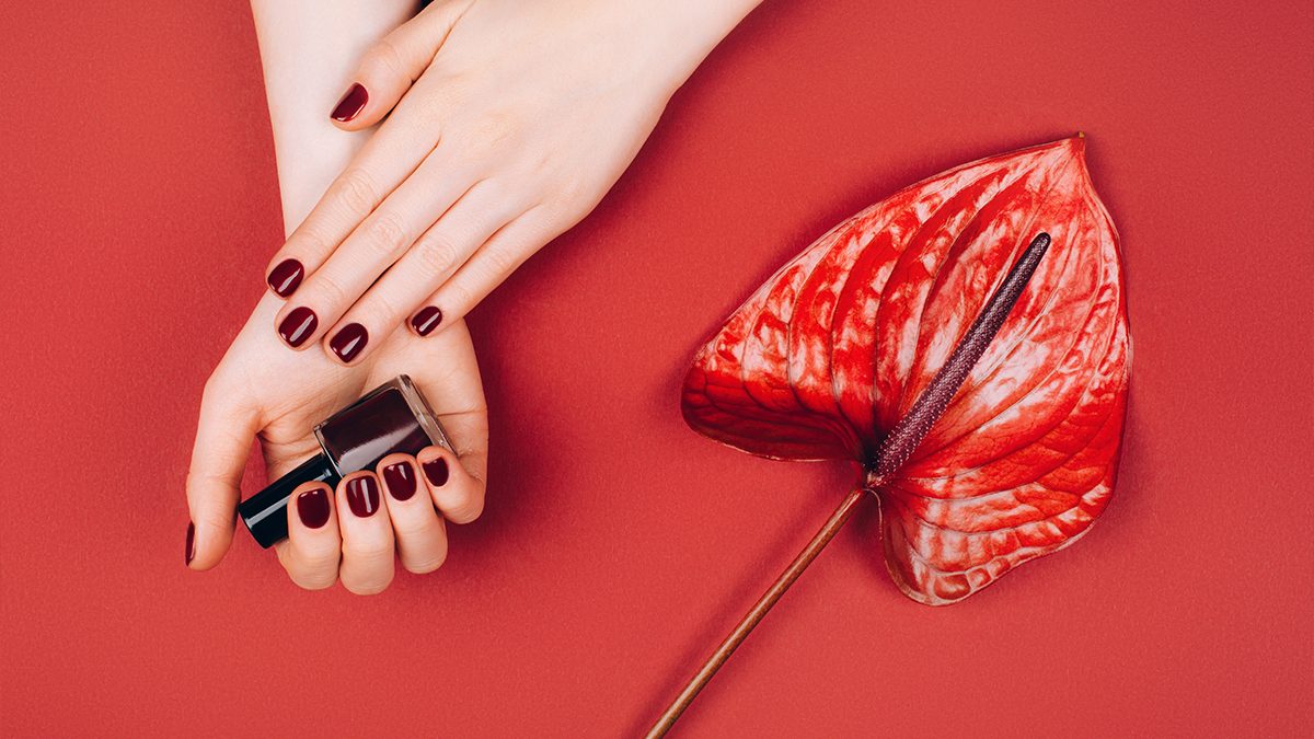 La tendencia de manicura más elegante: uñas black cherry
