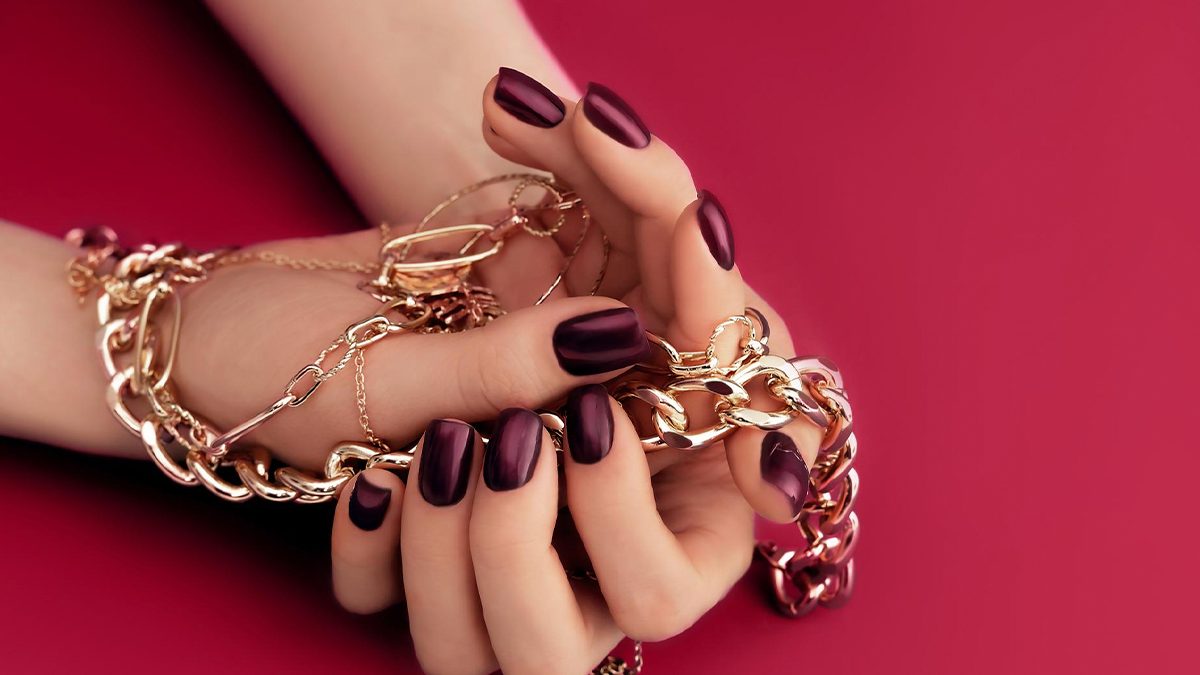 Inspírate con estas 5 ideas de manicura en color burdeos en 2026