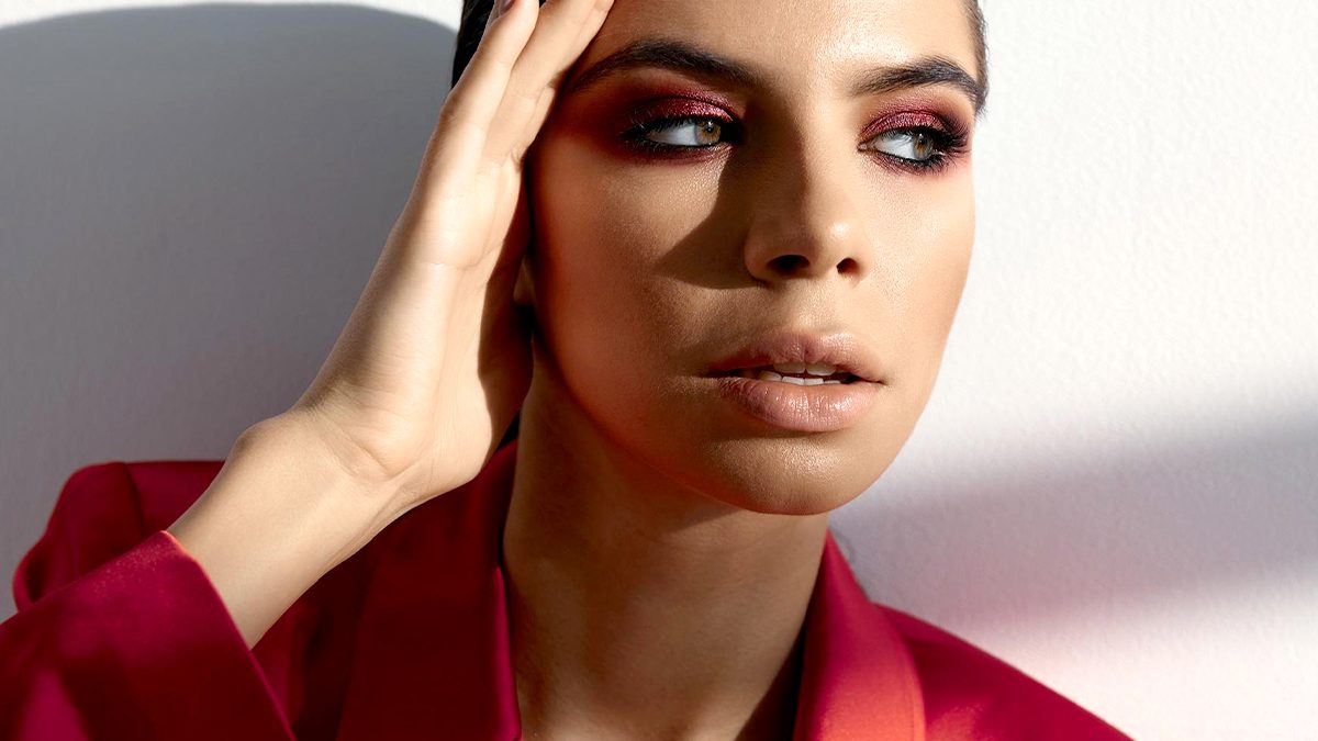 Maquillaje burdeos: los mejores looks con el color tendencia de este año