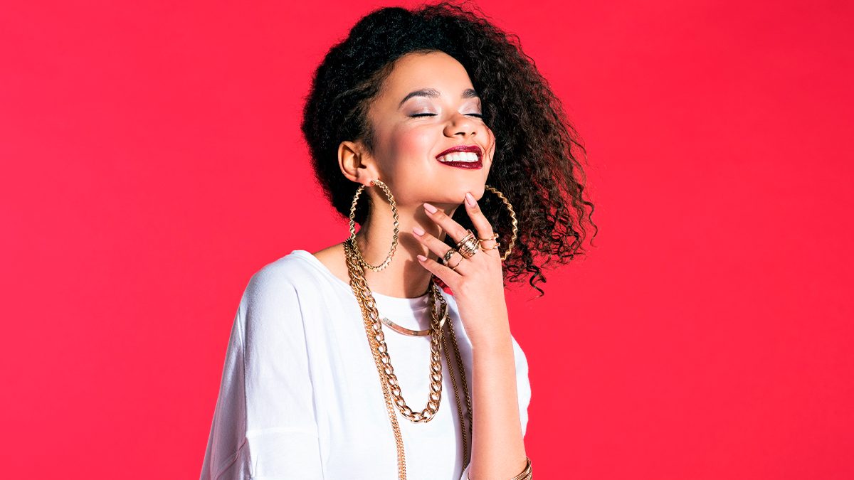 Oro, plata… cómo debes combinar tu maquillaje con las joyas que lleves
