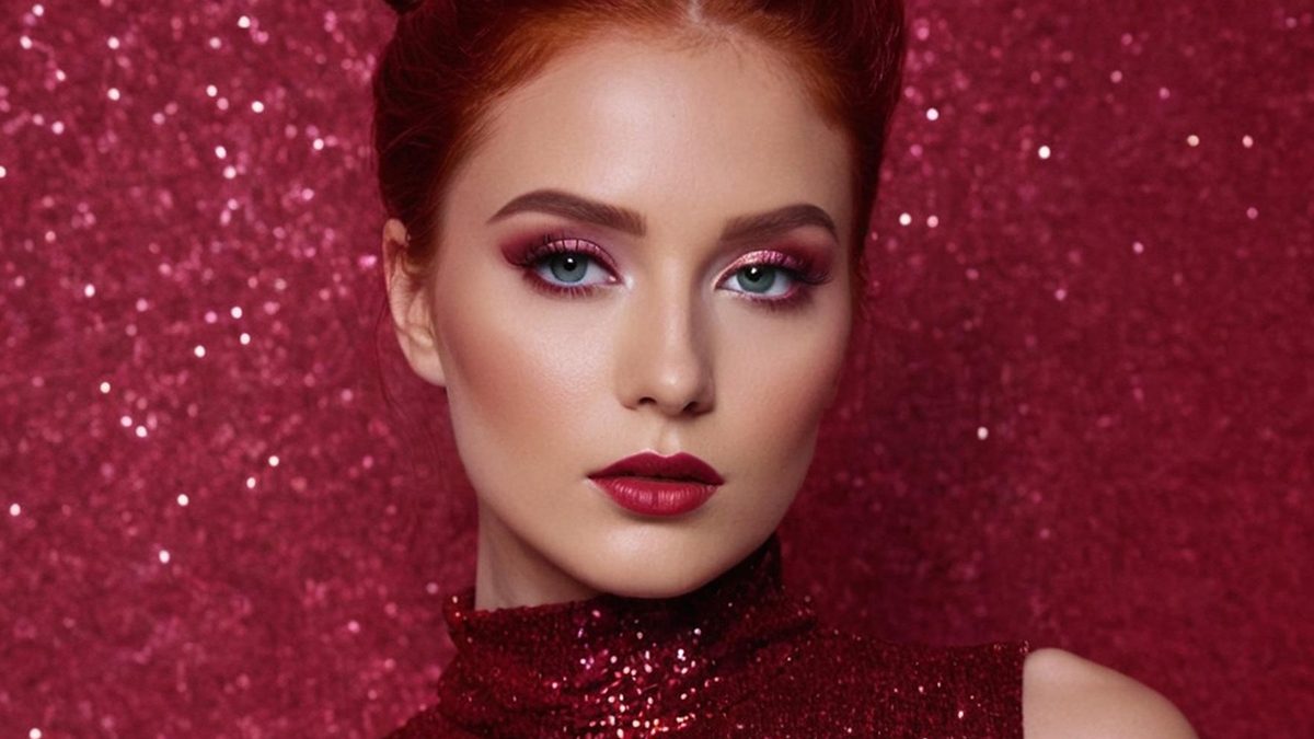 Si vas a vestir en tonos burdeos, estos son los mejores maquillajes para combinarlo