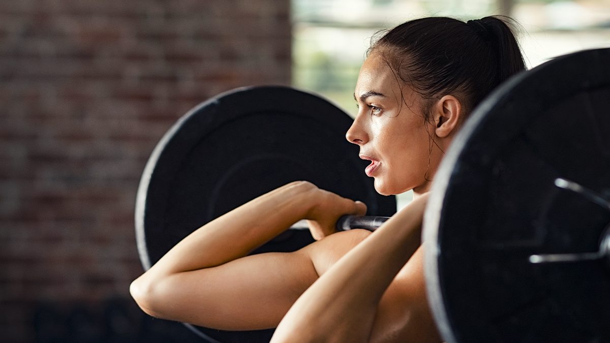 Los beneficios a largo plazo que tiene el entrenamiento de fuerza en mujeres