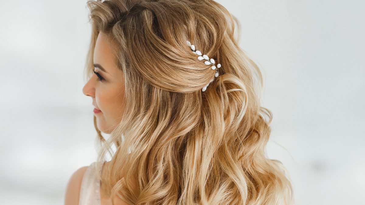 Si vas a una boda en invierno, estos son los 6 mejores peinados de invitada que puedes hacerte