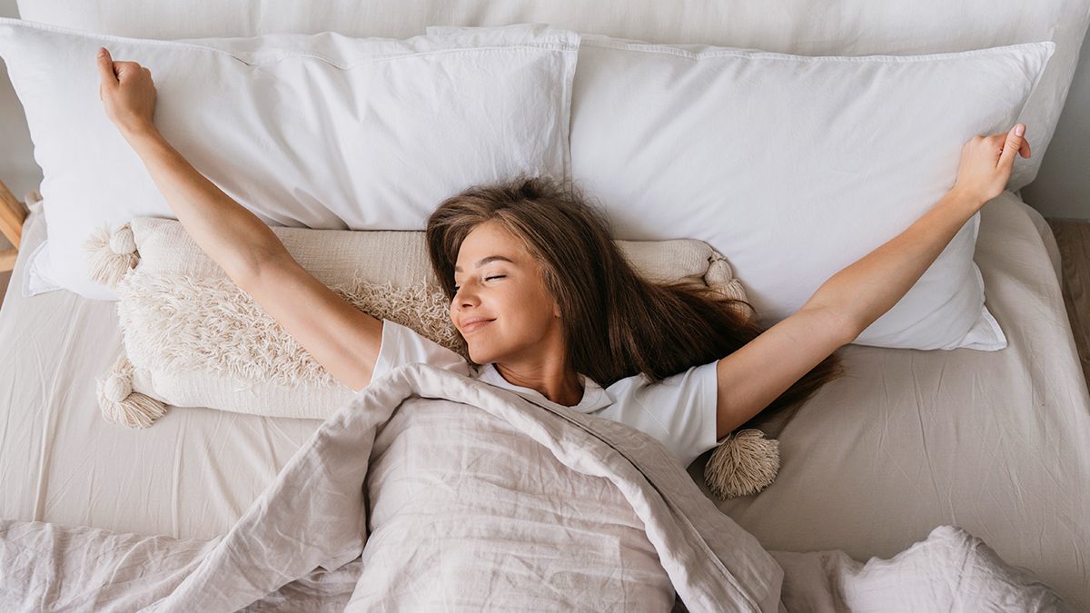 Haz esto antes de dormir y descansarás mucho mejor: los mejores trucos y pasos