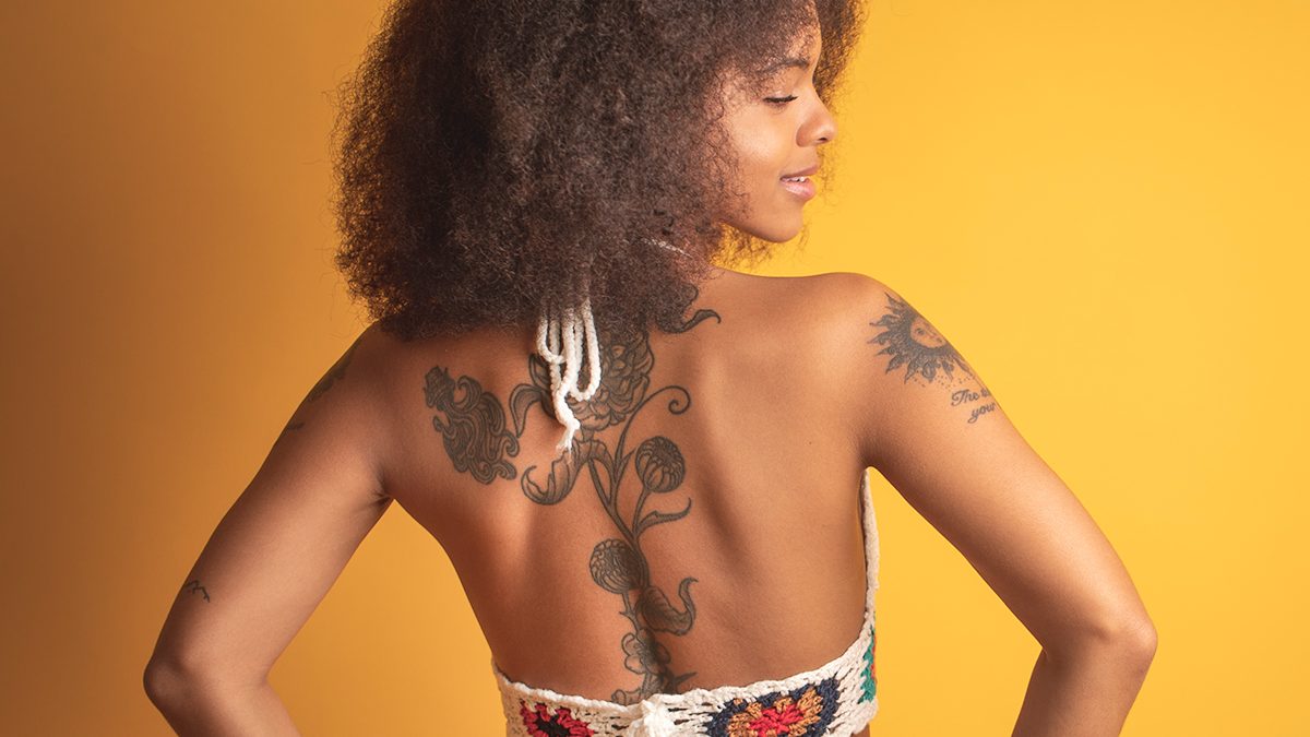 Tatuajes en pieles muy morenas o negras: estos son los mejores colores