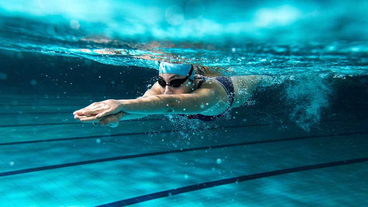 La natación es el deporte más completo y estas son las razones por las que debes empezar a practicarlo