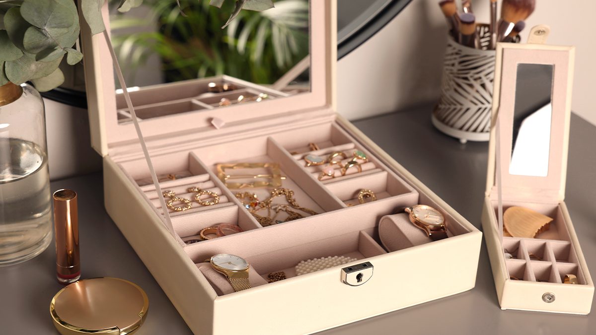 Sigue estos 7 consejos para limpiar y guardar tus joyas. Durarán mucho más