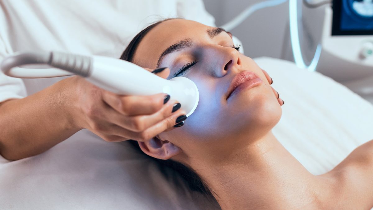 Timo o no: te contamos todo lo que necesitas saber sobre la terapia con luz LED según expertos