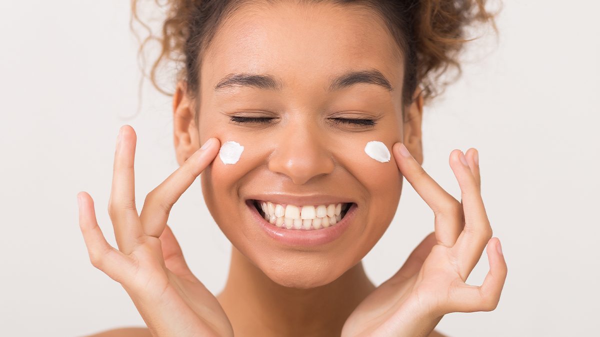 Cuál es la mejor edad para empezar con la rutina de cuidado facial y cómo hacerlo
