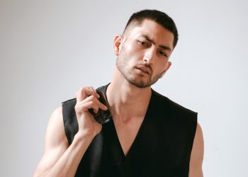 Te contamos cuáles son los mejores perfumes florales para hombres.