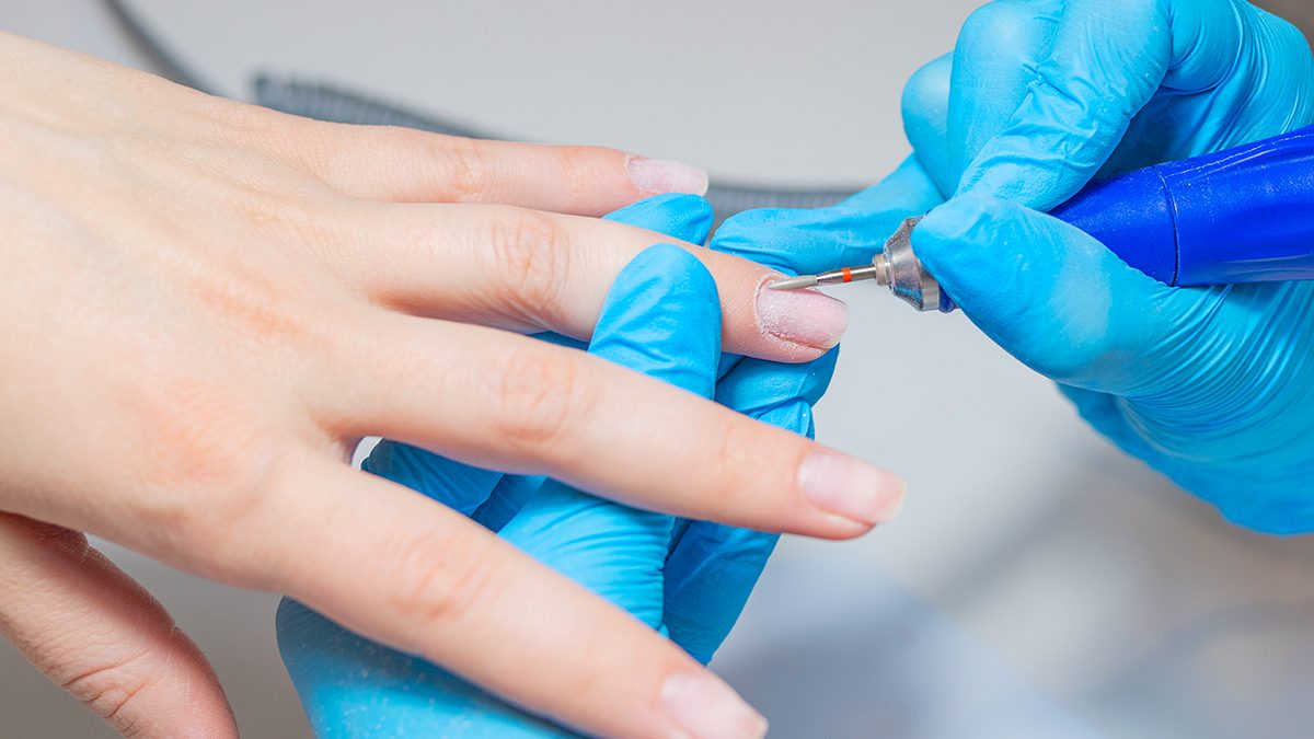 Cómo quitarte las uñas postizas sin dañar tus uñas naturales